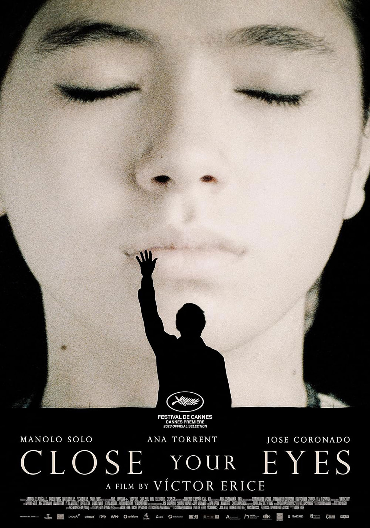 پوستر فیلم چشمانت را ببند