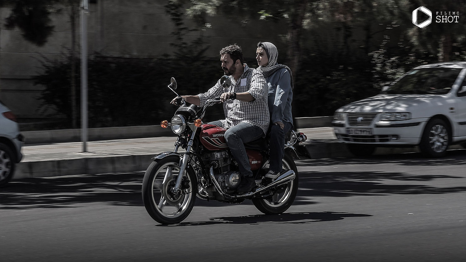 کامبیز دیرباز و نورا محقق در سریال شغال 
