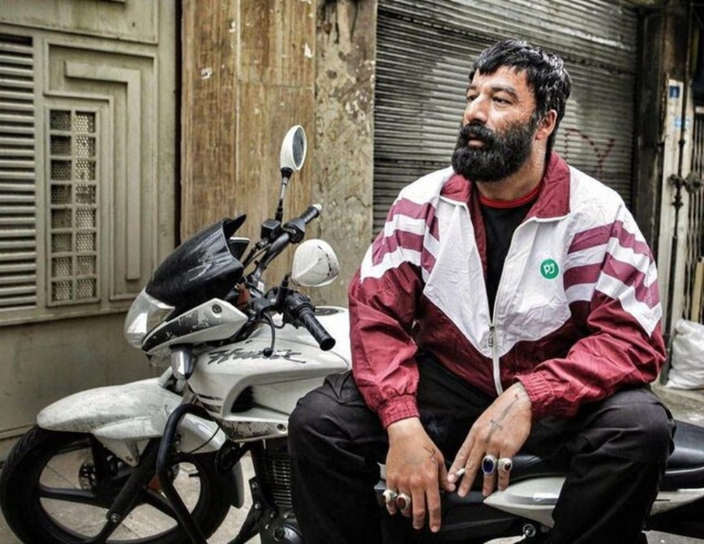 امیر آقایی در نمایی از فیلم شنای پروانه