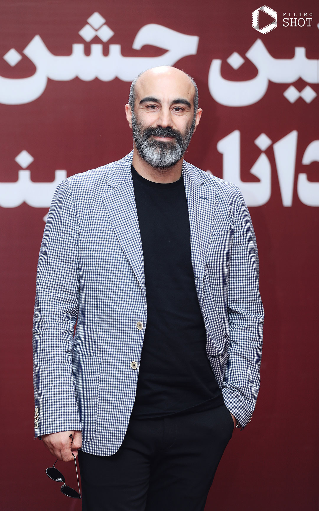 محسن تنابنده که جایزه را به نمایندگی از اصغر فرهادی گرفت