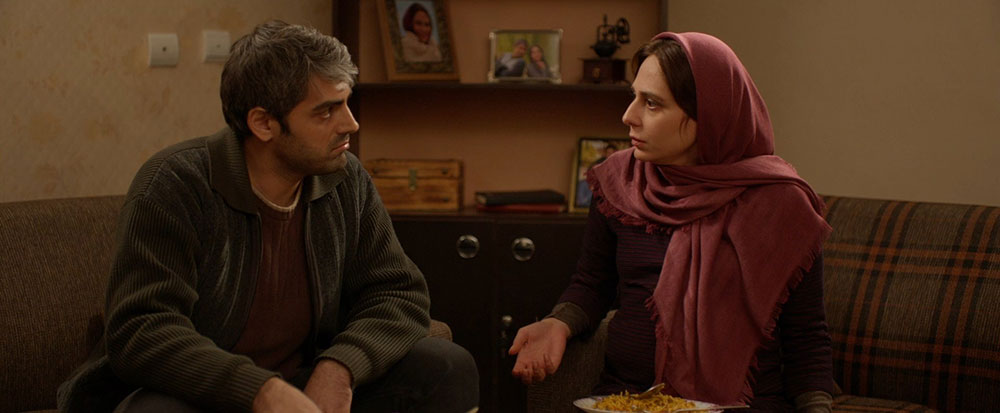 رعنا آزادیور و محمدرضا رهبری در نمایی از فیلم بهت