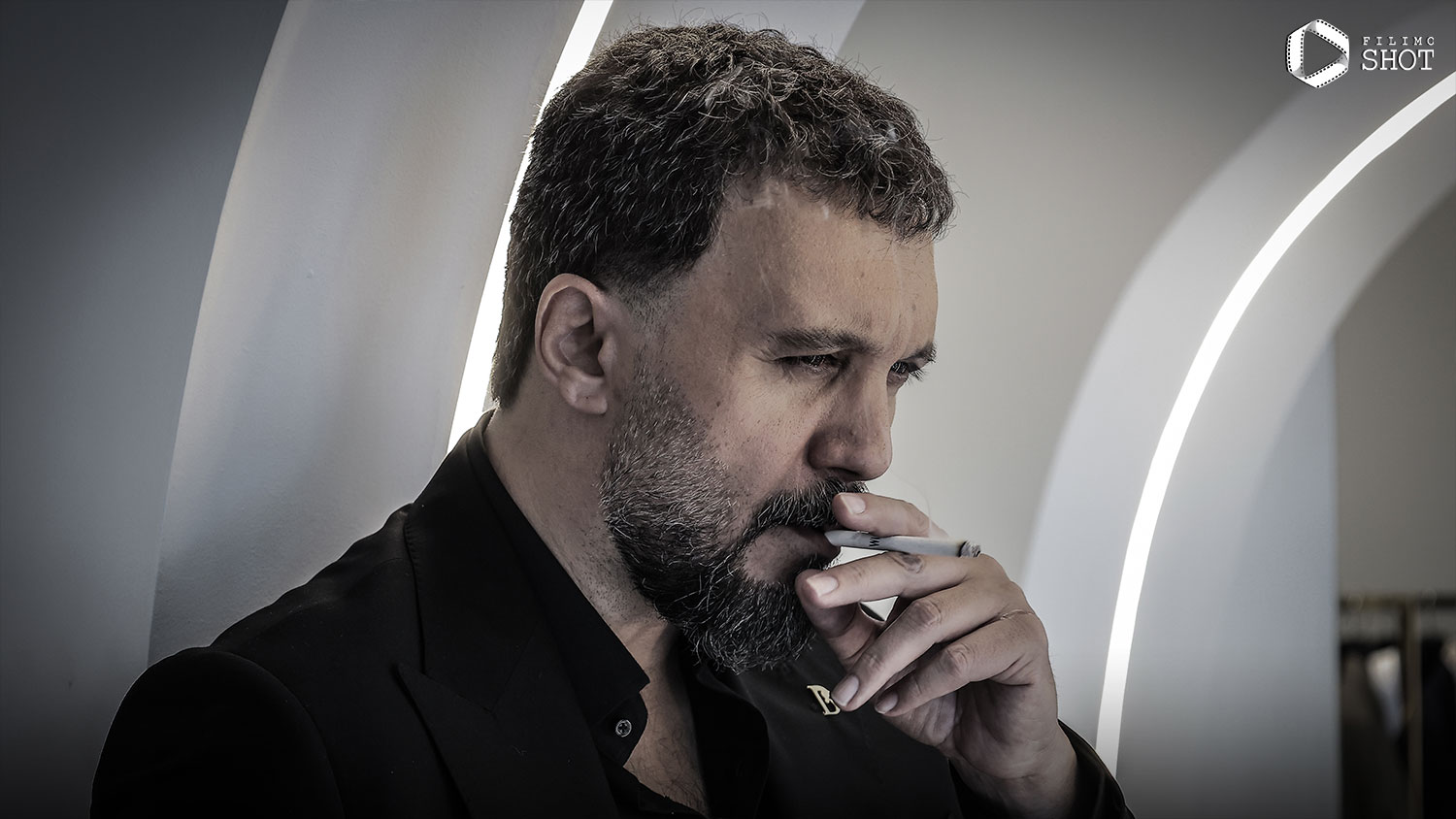 کامبیز دیرباز در سریال شغال