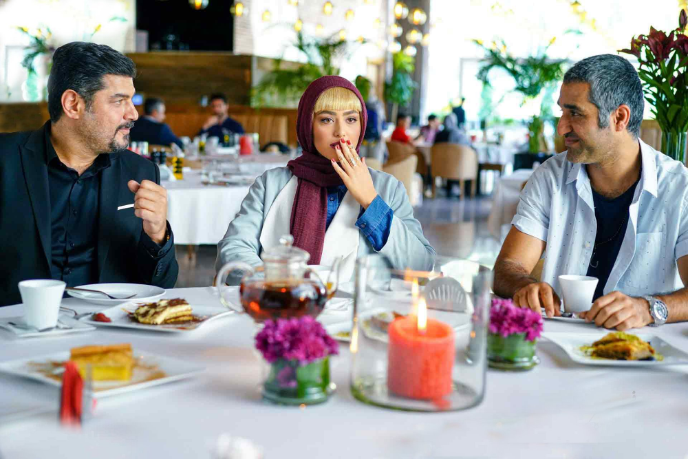 سام درخشانی، پژمان جمشیدی و ریحانه پارسا در خوب بد جلف 2