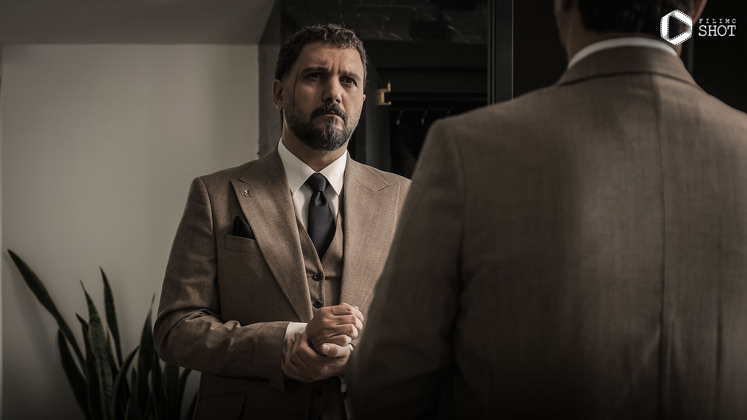 کامبیز دیرباز در سریال شغال