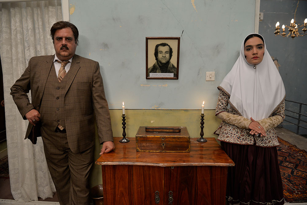میترا حجار و هومن برق‌نورد در نمایی از فیلم نرگس مست