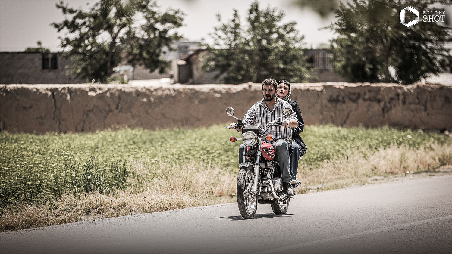 کامبیز دیرباز و نورا محقق در سریال شغال 