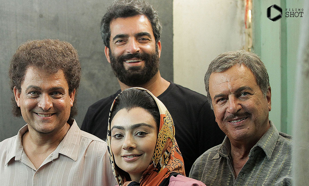 منوچهر هادی در نیسان آبی